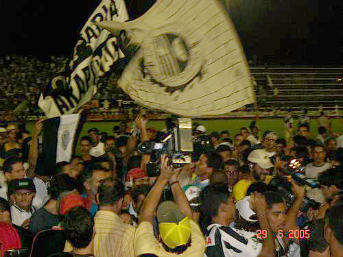 A festa dos torcedores do Asa após a comemoração do título de Campeão Alagoano 2005