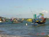 Quinze barcos saíram da colônia Z-1 na praia de Pajuçara com imagens de São Pedro