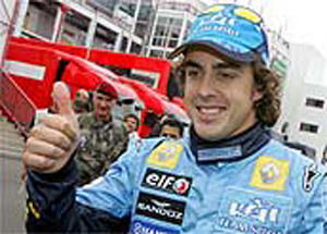 Alonso comemora pole na casa da Renault