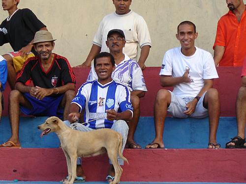 torcedor levou cão ao Rei Pelé para se defender, em caso de confusão
