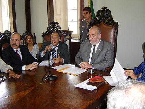 Governado Luís Abílio se reúne com representantes do MST