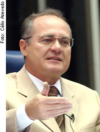 Renan quer alterar legislação para eleições de 2006