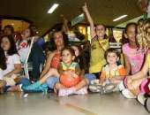 Crianças participam do show infantil na lanchonete do Iguatemi