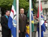 Prefeito Cícero Almeida e gvernador Ronaldo Lessa realizam hasteamento das bandeiras