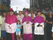 Dom José Carlos (centro) será substituído por bispo paraibano