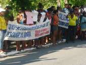 Moradores da favela de Jaraguá realizam protesto