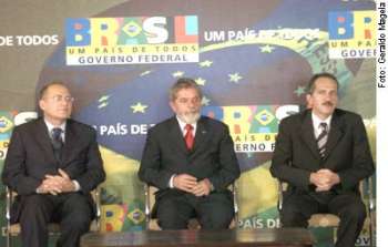 Renan, Lula e Aldo Rebelo, na solenidade ocorrida no Palácio do Planalto