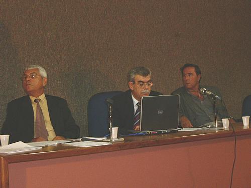 Diretor-geral da Arsal (C), Álvaro Machado, preside audiência pública para revisão tarifária do gás canalizado