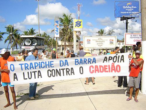 Moradores protestam contra instalação do Cadeião no Detran