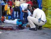 Equipes do Instituto de Criminalística examinam corpo de Sandro Gomes