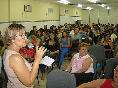 Bethânia Toledo reúne diretores de escolas