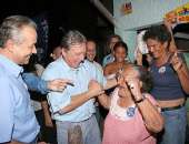 Comitiva azul buscou o contato da população no Pontal da Barra