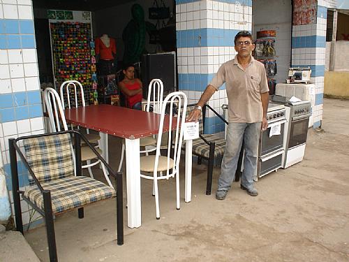 Empreendedor Luiz Francisco da Silva, que reforma de móveis, carrinhos de lanche, banca de feira e eletrodomésticos