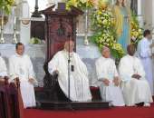 Missa tem presença de três bispos e mais de 30 padres