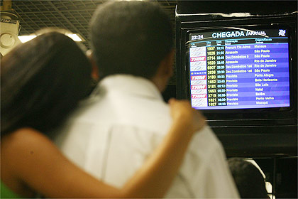 Passageiros de todo o Brasil aguardam horas para embarcar
