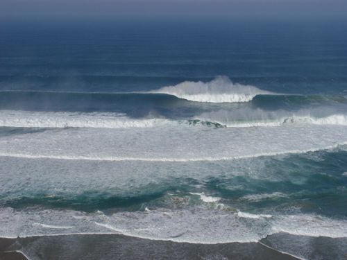 Moradores temem destruições com ondas gigantes