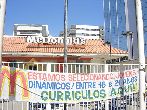Loja da McDonalds na Jatiúca começa a receber currículos
