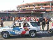 PM faz policiamento ostensivo na frente do Rei Pelé