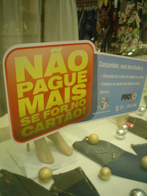 Campanha "Não pague mais se for no cartão" chega ao Centro de Maceió
