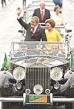 No desfile, Lula foi acompanhado da primeira-dama dona Marisa, do vice, José Alencar, e da sua mulher, Mariza.