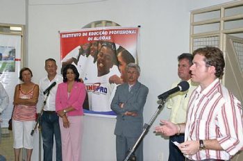 Centro de Educação entregue pelo governo em Coruripe