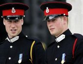 Os príncipes William e Harry na Academia Real Militar, em Sandhurst