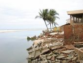 Maré alta já destruiu casas de veraneio na Barra Nova