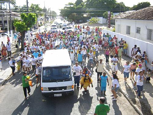 Bloco Maluco Beleza toma as ruas do bairro do Farol