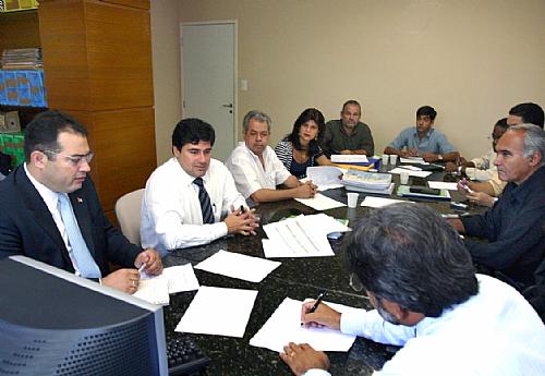 Secretário Adeilson Bezerra em reunião com técnicos do Ministério da Integração