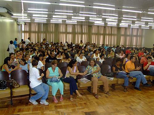Professores se reúnem em assembléia para definição de campanha salarial de 2007