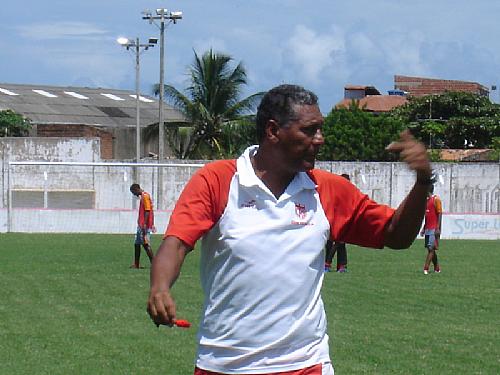 Joãozinho Paulista continua como assistente técnico
