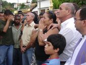 Familiares choram durante sepultamento do tenente-coronel Edson Sales
