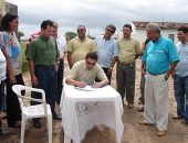 Assinatura do termo de doação do terreno no povoado Caraíbas do Lino