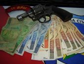Os assaltantes estavam em posse de um revólver 32 e R$ 530,00.