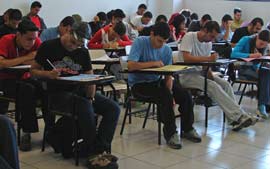Estudantes durante a prova do Enem em 2006