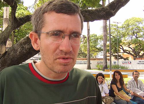 Professor Luiz Gomes denuncia descaso na educação superior do Estado