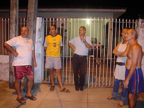 Moradores da Alameda Amapá esperam a água chegar