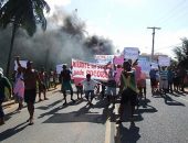 Barraqueiros interditam AL 101 Norte em protesto à determinação do Patrimônio da União