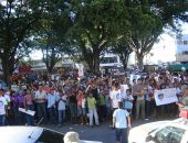 Centenas de pessoas compareceram à porta do TJ para pedir por Justiça
