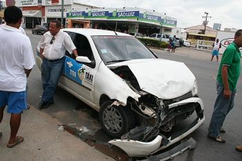 Taxista José Alfredo disse que colidiu após momento de desatenção