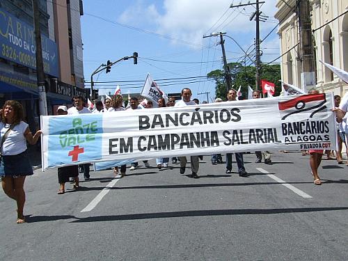 Bancários deram início à campanha salarial com protesto nas ruas do Centro de Maceió