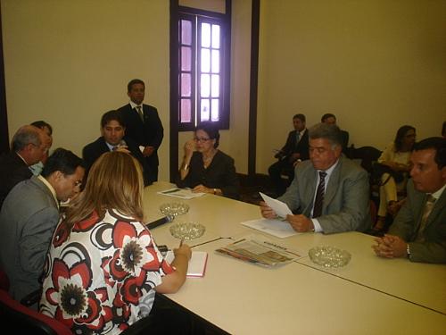 Secretária Solange Jurema participa de reunião com deputados na ALE