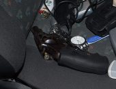 Dentro do veículo foi encontrado dinheiro, jóias e um revólver