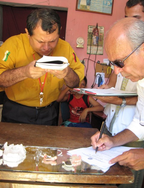 CRO e vigilância sanitária realizam fiscalização em protéticos no Jacintinho