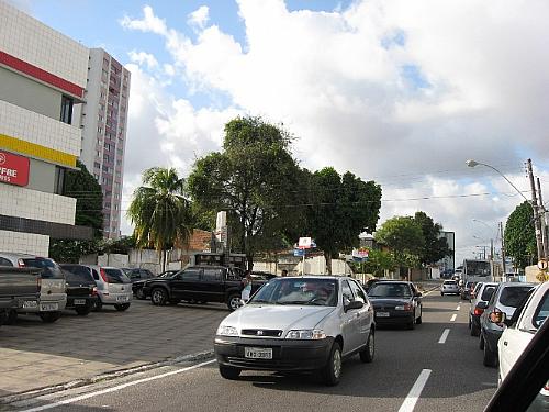 Trânsito lento devido as modificações no bairro do Farol.