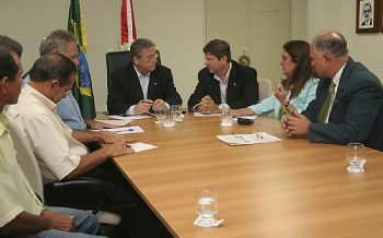 Governador Teotonio Vilela em reunião com produtores