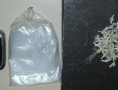 Além das pedras de crack, foi encontrado sacos plásticos e um aparelho de celular