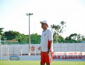 Técnico regatiano Marcelo Oliveira orienta jogo-treino na Pajuçara