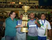 Prefeito Luciano Barbosa faz entrega dos troféus aos vencedores