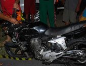 Motocicleta ficou totalmente destruída após a colisão